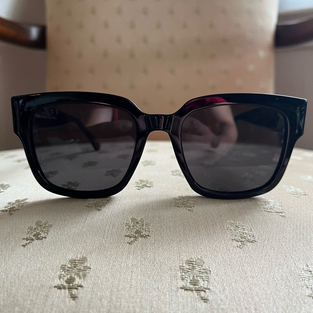 Diff Sunglasses Model “Zoe” Excellent Condition - image 2
